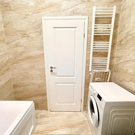 Address 20 - Palace Of Parliament Area *